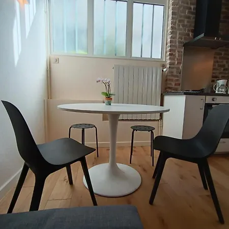 Bright With Equipped Kitchen And Mezzanine * Párizs